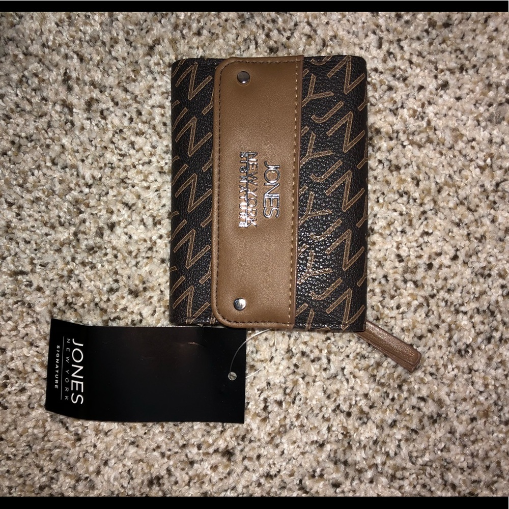 Jones New York trifold wallet